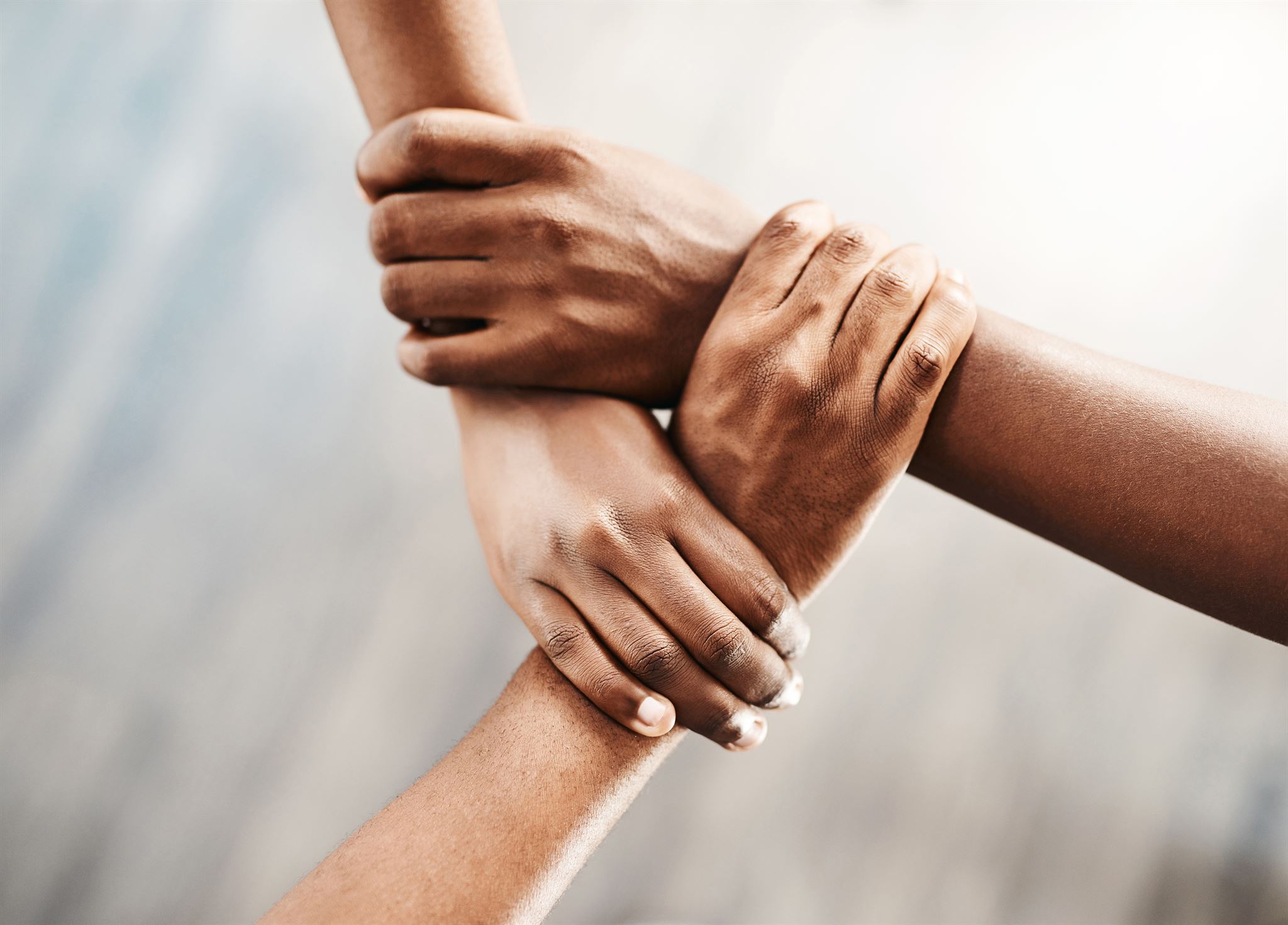 Manos unidas en señal de colaboración